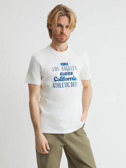 Guess: Белая футболка 