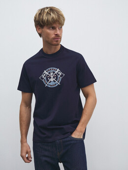 Guess: Тёмная футболка 