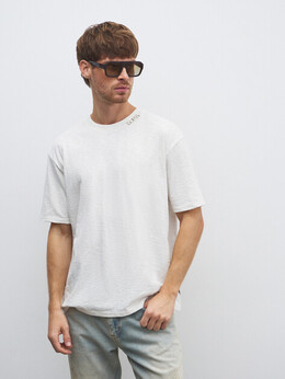 Guess: Белая футболка 