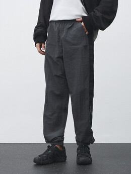 Guess: Тёмные брюки 