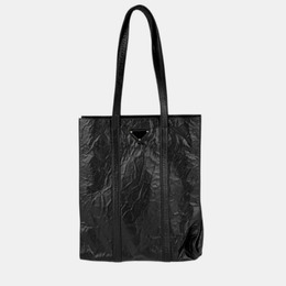 Prada: Чёрная сумка 