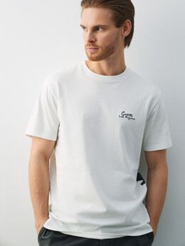 Guess: Белая футболка 