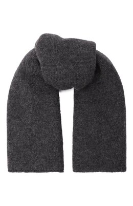 Andrea Campagna: Серый шарф 