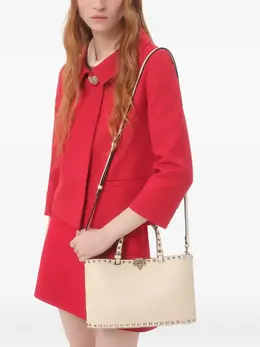 Малая шоппер-сумка Rockstud из зернистой телячьей кожи Valentino Garavani, нейтральный 32722125 | нейтральный