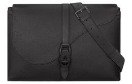 Christian Dior Сумка через плечо мужская black из зернистой телячьей кожи овальной формы 1adme168ula-h00n