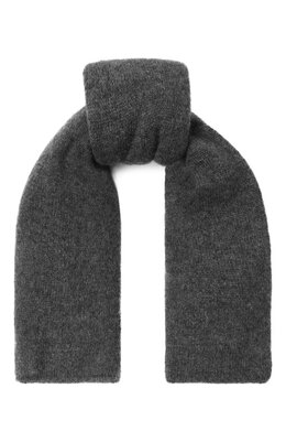 Andrea Campagna: Серый шарф 