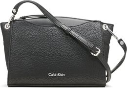 Женская сумка-мессенджер Calvin Klein Garnet Top Zip Crossbody, Black/Silver b0dyyg7lht | black/silver