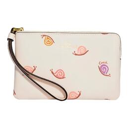 Кожаная сумочка-клатч на запястье с угловой молнией и покрытым тканью кардхолдером женская chalk white Coach, Set (Bag+Dust Bag) ca790-imcah