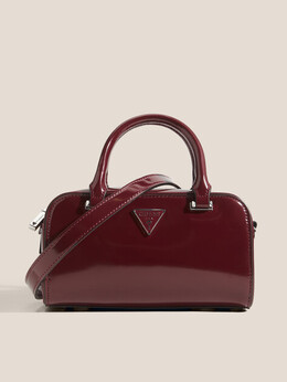 Guess: Бордовая спортивная сумка 